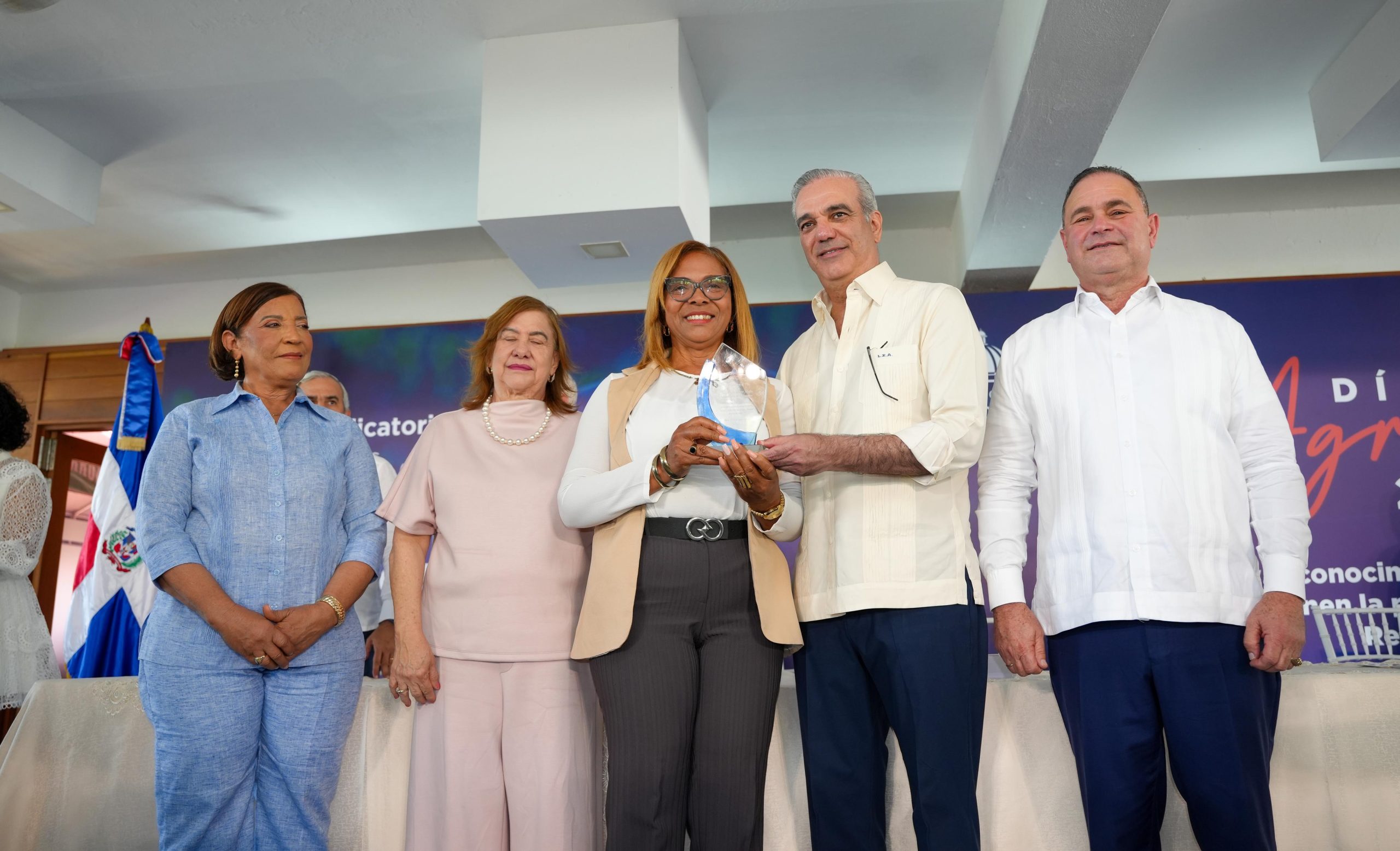 Abinader destaca fortaleza del campo dominicano y reafirma apoyo a agricultores en su día