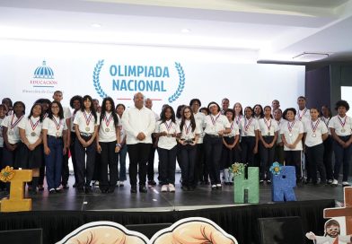 Minerd reconoce a ganadores de Olimpiada sobre Formación Humana y Religiosa