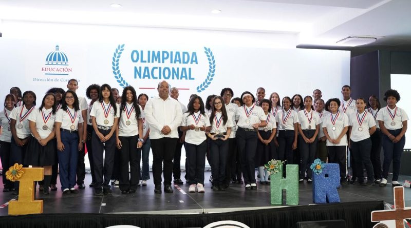 Minerd reconoce a ganadores de Olimpiada sobre Formación Humana y Religiosa