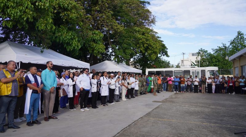 Ministerio de Defensa lleva servicios médicos y sociales a familias de Licey al Medio Ministerio de Defensa lleva servicios médicos y sociales a familias de Licey al Medio