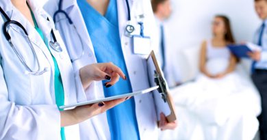 Aspirante a rector propone modernizar formación médica y automatizar examen de residencias