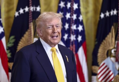 Un juez prohíbe a Trump rebautizar con su nombre el Centro Kennedy de Washington