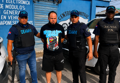 Apresan a hombre captado en video intentando irrumpir en vivienda de su expareja en Punta Cana
