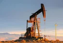 El petróleo de Texas baja un 2,3 % tras autorizar EE.UU. la venta temporal de crudo iraní El petróleo de Texas baja un 2,3 % tras autorizar EE.UU. la venta temporal de crudo iraní