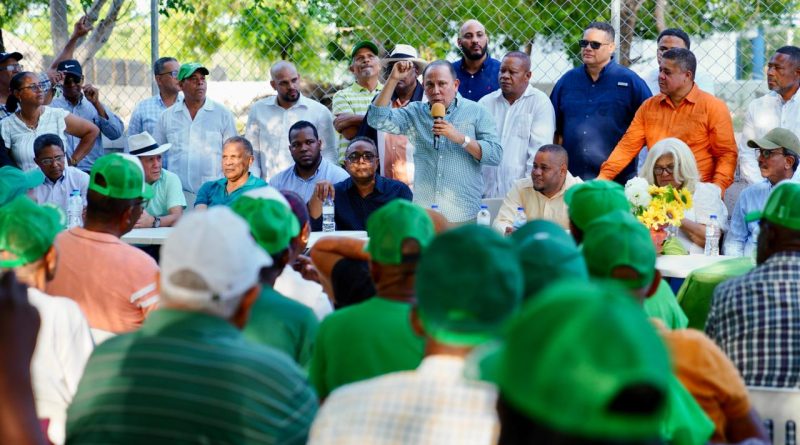 Radhamés Jiménez arremete contra el PRM y juramenta nuevos miembros a la FP en Independencia Radhamés Jiménez arremete contra el PRM y juramenta nuevos miembros a la FP en Independencia