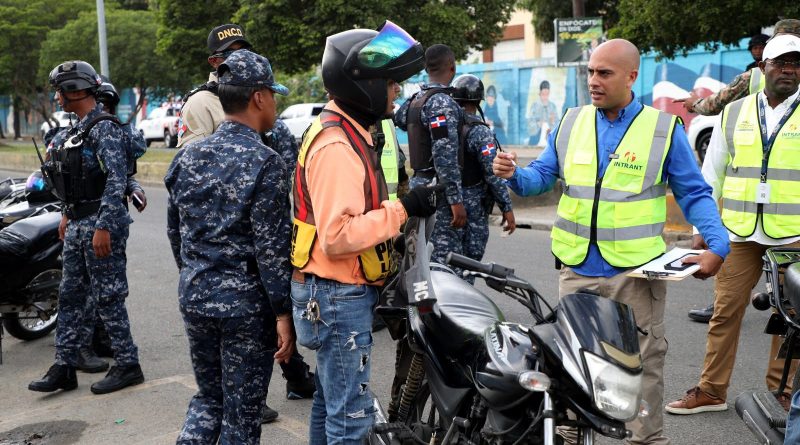 Despliegan histórico operativo de fiscalización en paradas de motocicletas