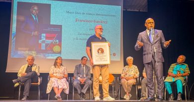 Premian a Francisco Tavárez en la Feria del Libro de Madrid