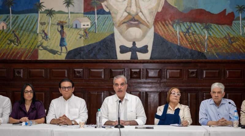Abinader escucha demandas comunitarias y supervisa avance de obras en Santiago Abinader escucha demandas comunitarias y supervisa avance de obras en Santiago