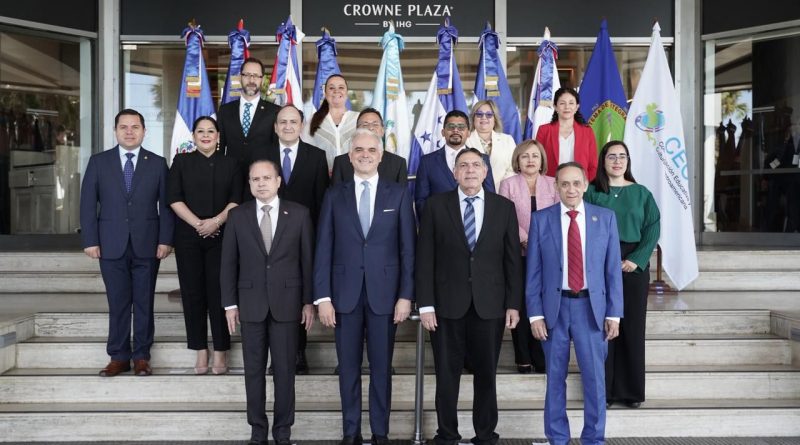 De Camps: el desarrollo regional dependerá de la formación de talento