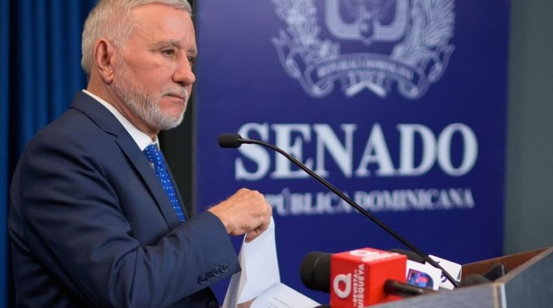 Senador afirma que el sector eléctrico presenta un sobregiro de RD$45,000 MM Senador afirma que el sector eléctrico presenta un sobregiro de RD$45,000 MM