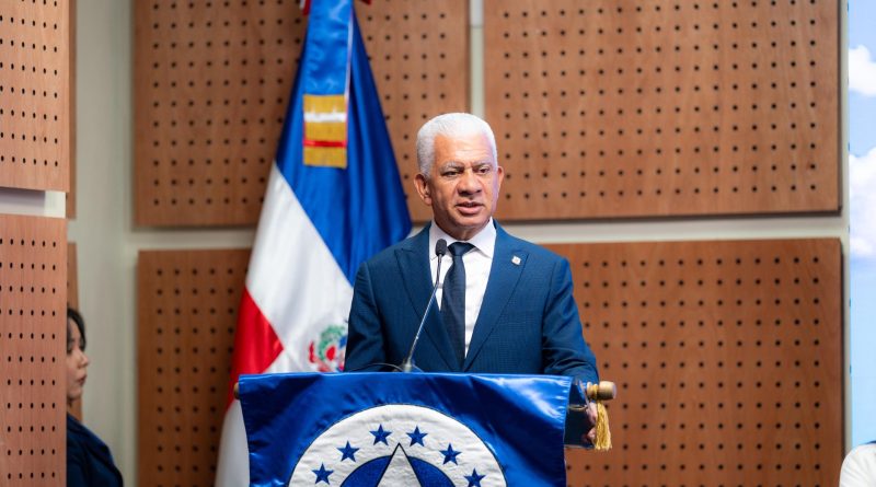 Ricardo de los Santos destaca integración regional para enfrentar incertidumbre económica
