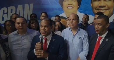 Radhamés Silverio felicita a Jorge Asjana tras elecciones en la UASD