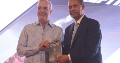 Guido Gómez Mazara presenta libro sobre la crisis del PRD y el surgimiento del PRM