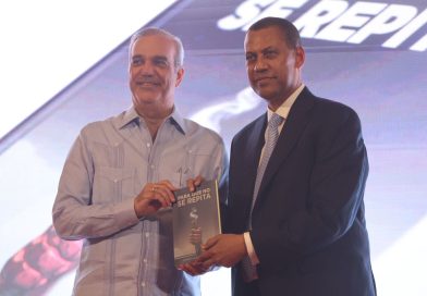 Guido Gómez Mazara presenta libro sobre la crisis del PRD y el surgimiento del PRM