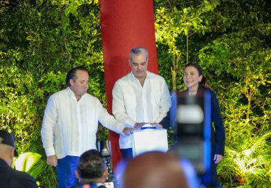 Abinader y Carolina inauguran el Paseo 30 de Mayo, nuevo pulmón urbano de la capital