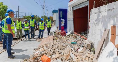 Alcaldía del DN demuele bancas de apuestas instaladas sobre aceras