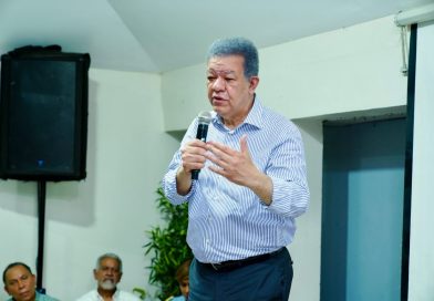Leonel Fernández pide al Gobierno reducir los combustibles tras caída del precio del petróleo