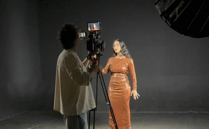 Nathalie Peña-Comas estrena este lunes el video de su tema ‘Esclavo y Amo’