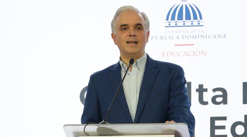 De Camps encabeza foro del MINERD para construir propuesta de transformación educativa