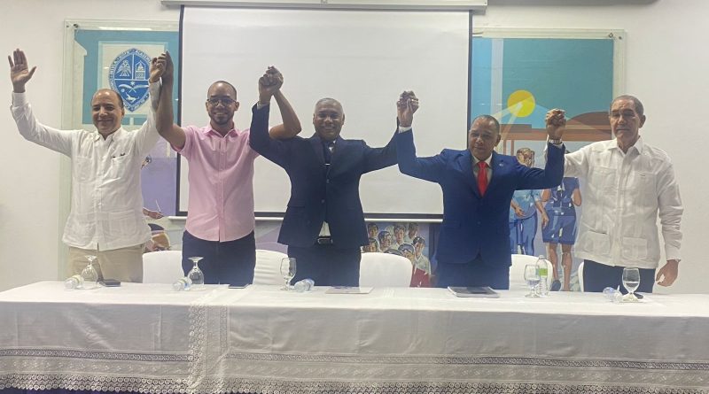 Radhamés Bautista proclama a Gerardo Roa Ogando como próximo vicerrector de Extensión de la UASD