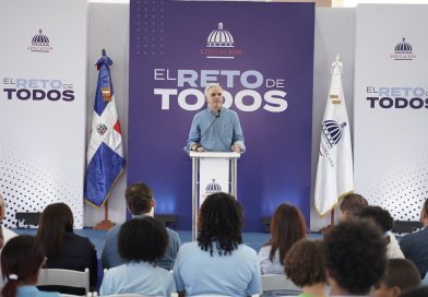 Ministro De Camps inaugura escuela y techado de liceo en Las Terrenas