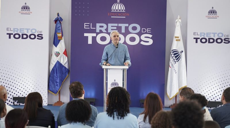Ministro De Camps inaugura escuela y techado de liceo en Las Terrenas