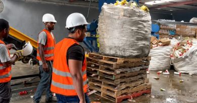 Pro Consumidor destruye 20 toneladas de alimentos adulterados incautados en San Cristóbal