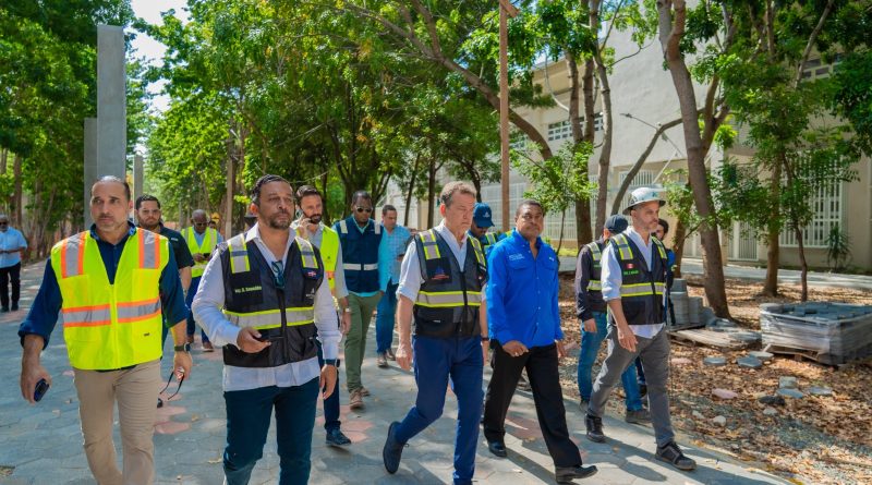Ito Bisonó supervisa avances de las obras para los Juegos Centroamericanos y del Caribe 2026