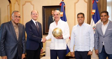 Abinader recibe a ejecutivos de la FIBA y afina preparativos para Santo Domingo 2026