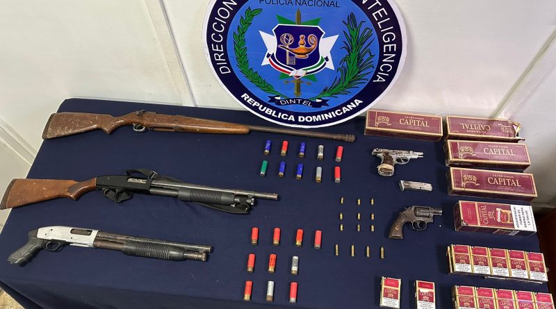 Ocupan arsenal y cigarrillos de contrabando durante allanamientos en Santiago Ocupan arsenal y cigarrillos de contrabando durante allanamientos en Santiago