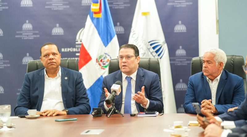 MICM inicia diálogo con Adanegas sobre comisiones por pagos con tarjetas