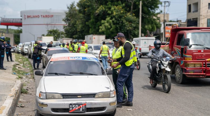 Intrant fiscaliza 85 vehículos por aumento irregular de pasaje en Santiago Intrant fiscaliza 85 vehículos por aumento irregular de pasaje en Santiago