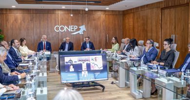 Ministro De Camps presenta al Conep estrategia para fortalecer la educación