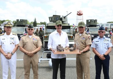 Abinader entrega drones, vehículos tácticos y equipos para fortalecer las Fuerzas Armadas Abinader entrega drones, vehículos tácticos y equipos para fortalecer las Fuerzas Armadas