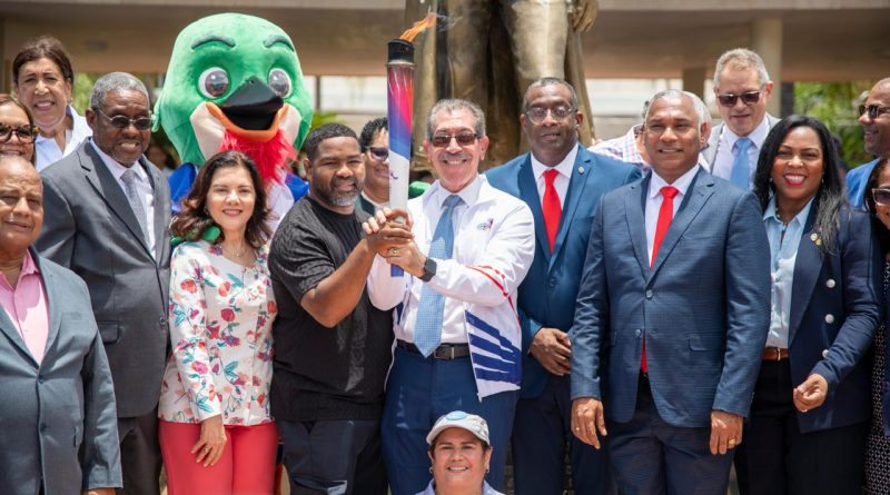 UASD recibe la antorcha de los XXV Juegos Centroamericanos y del Caribe UASD recibe la antorcha de los XXV Juegos Centroamericanos y del Caribe