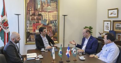 Alcaldes de Santiago y Curitiba acuerdan cooperación para impulsar una ciudad inteligente