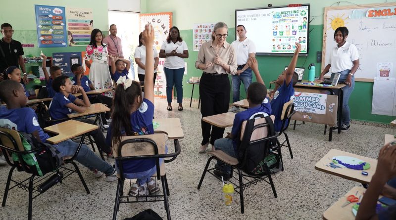 Más de 2,500 estudiantes participan en campamento de inglés del Minerd Más de 2,500 estudiantes participan en campamento de inglés del Minerd
