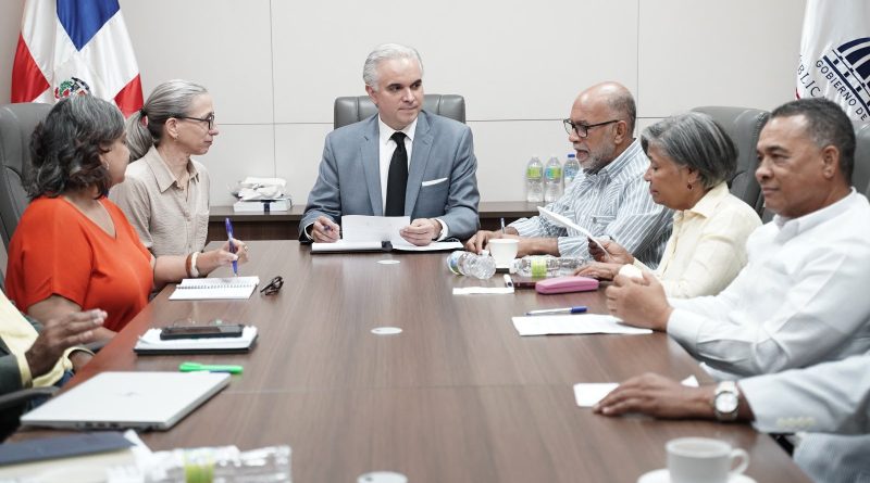 Minerd y ADP acuerdan publicar resultados de Evaluación de Desempeño Docente