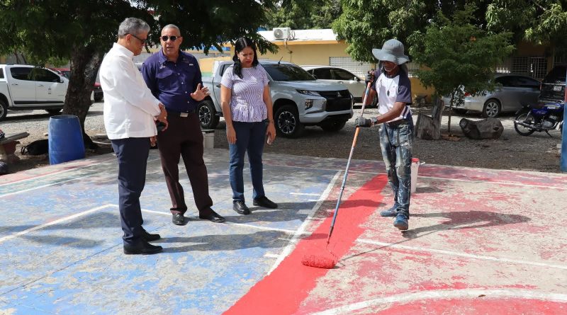 Educación intensifica preparativos para el inicio del próximo año escolar