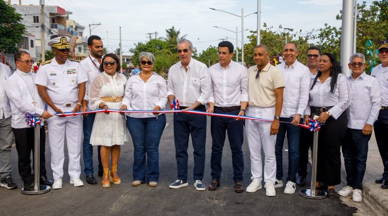 Abinader inaugura remozamiento de la playa El Faro Abinader inaugura remozamiento de la playa El Faro