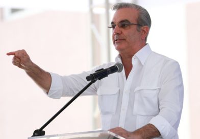 Comisionado de Béisbol expresa «profundo» agradecimiento a Abinader por regular deporte