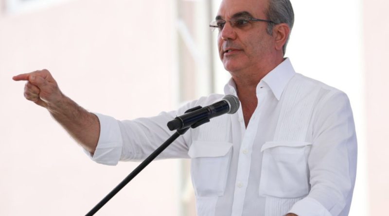 Comisionado de Béisbol expresa «profundo» agradecimiento a Abinader por regular deporte