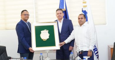 Asotedom reconoce a Rafael Cruz por sus aportes al sector textil dominicano