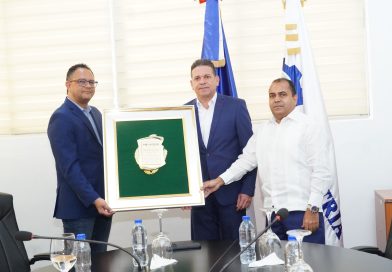 Asotedom reconoce a Rafael Cruz por sus aportes al sector textil dominicano Asotedom reconoce a Rafael Cruz por sus aportes al sector textil dominicano