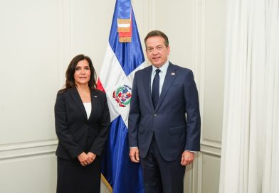Nuevo canciller de RD y embajadora de EE. UU. afianzan agenda bilateral Nuevo canciller de RD y embajadora de EE. UU. afianzan agenda bilateral