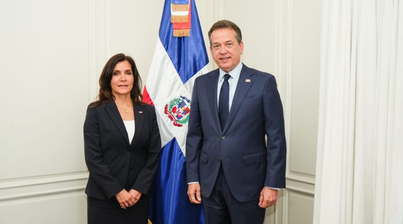 Nuevo canciller de RD y embajadora de EE. UU. afianzan agenda bilateral Nuevo canciller de RD y embajadora de EE. UU. afianzan agenda bilateral