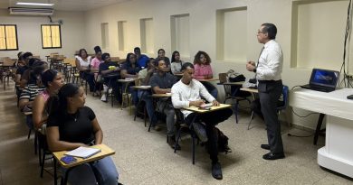 Rector de la UASD continúa impartiendo docencia