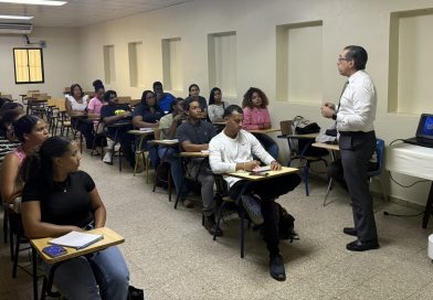 Rector de la UASD continúa impartiendo docencia Rector de la UASD continúa impartiendo docencia