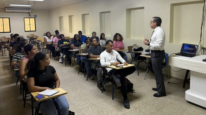 Rector de la UASD continúa impartiendo docencia Rector de la UASD continúa impartiendo docencia