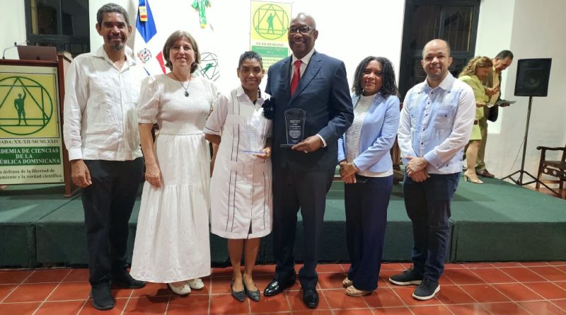 Reconocen a Editrudis Beltrán por sus aportes al desarrollo de la física en República Dominicana